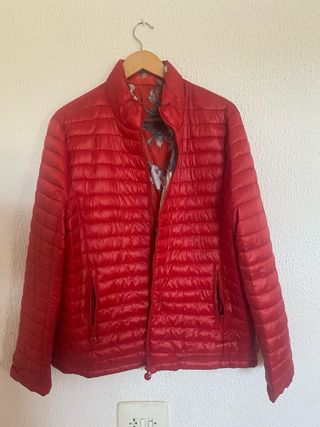 Chaqueta roja acolchada