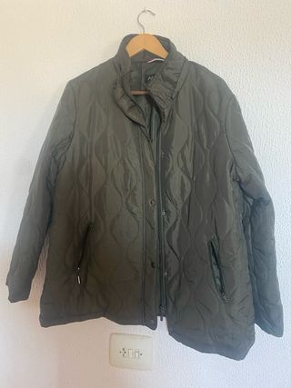 Chaqueta roja acolchada