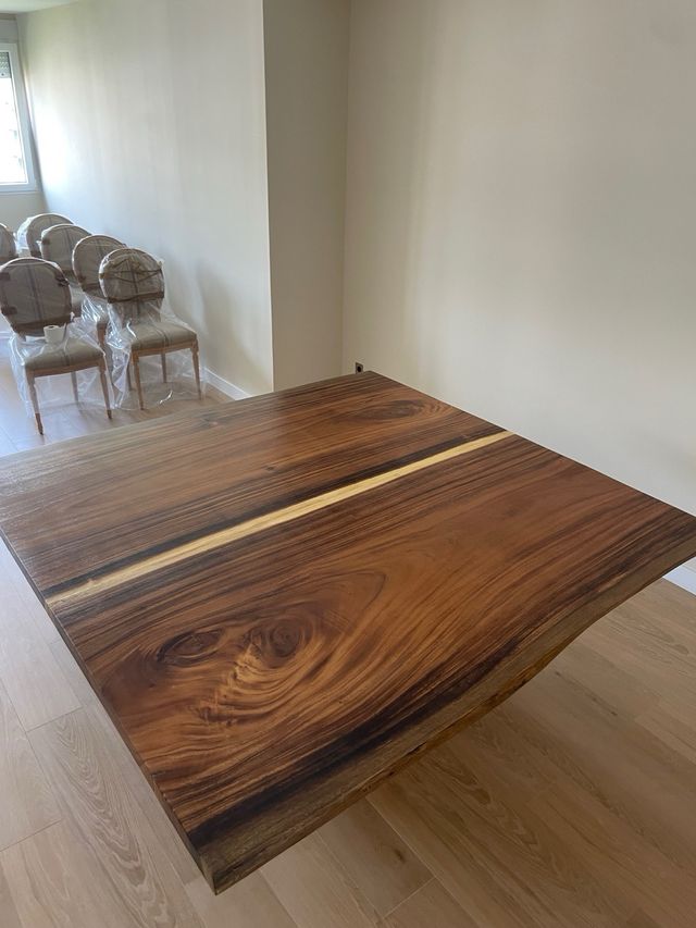 Mesa de madera maciza Suar