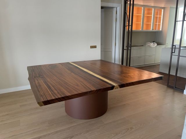 Mesa de madera maciza Suar