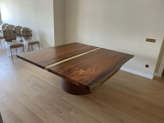 Mesa de madera maciza Suar