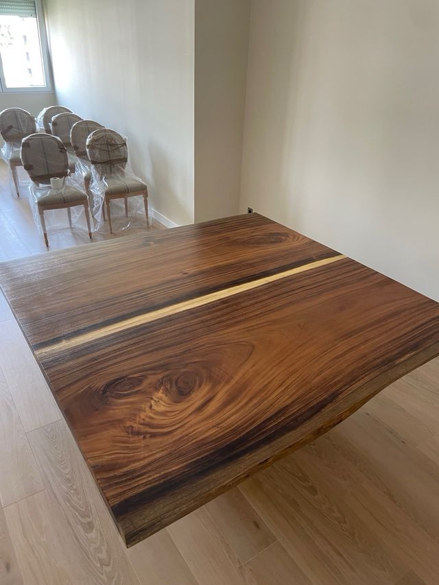 Mesa de madera maciza Suar