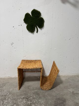 Set de mimbre: revistero & taburete