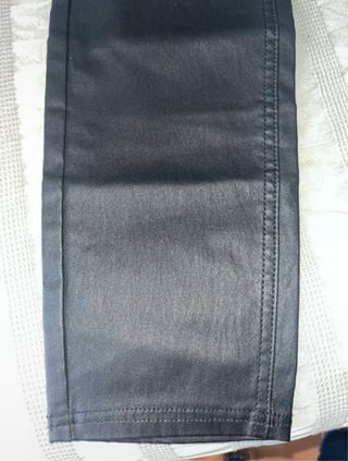 Legging negra Calzedonia efecto piel