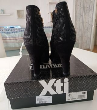 Botines negros XTI 38