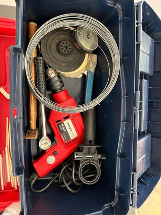 caja con herramientas que se ven en las fotos