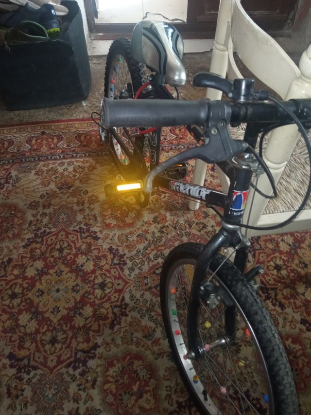 Bicicleta infantil 20" - $175