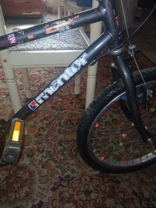 Bicicleta infantil 20" - $175