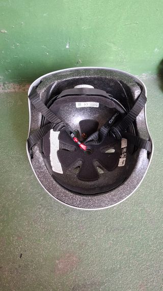 Casco y rodilleras | Protecciones