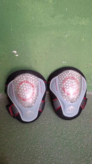 Casco y rodilleras | Protecciones