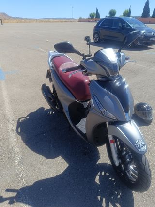 Scooter Kymco People S 125cc Gris
