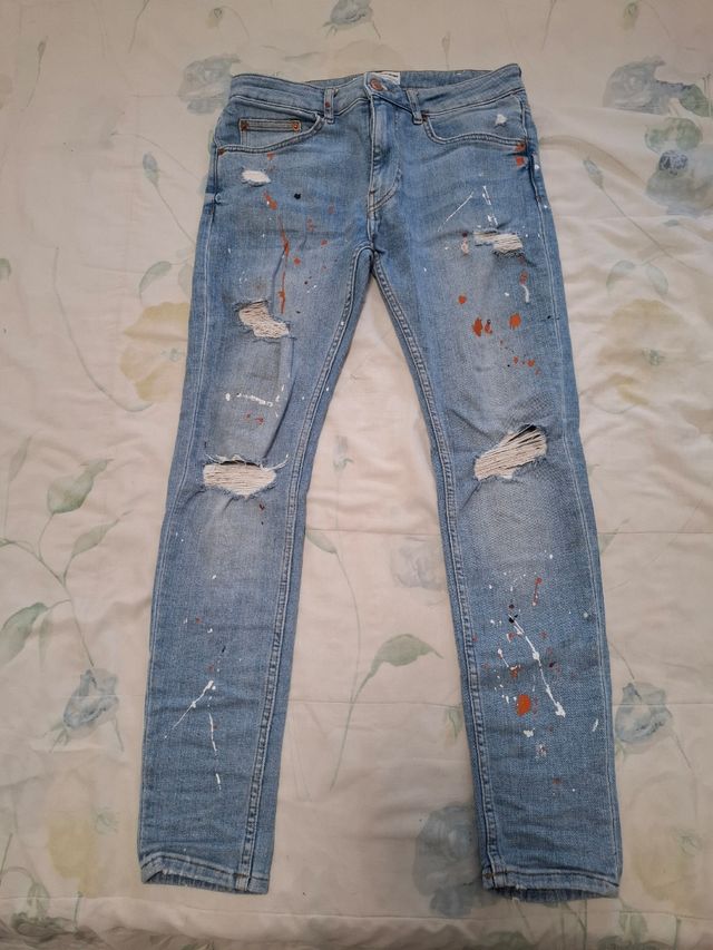 Skinny Jeans Rotos con Pintura