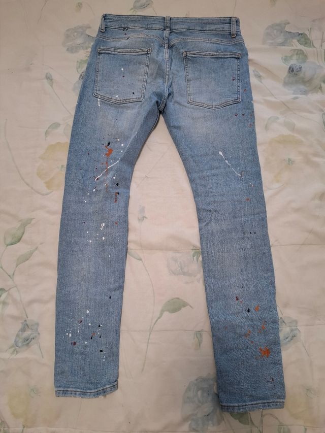 Skinny Jeans Rotos con Pintura