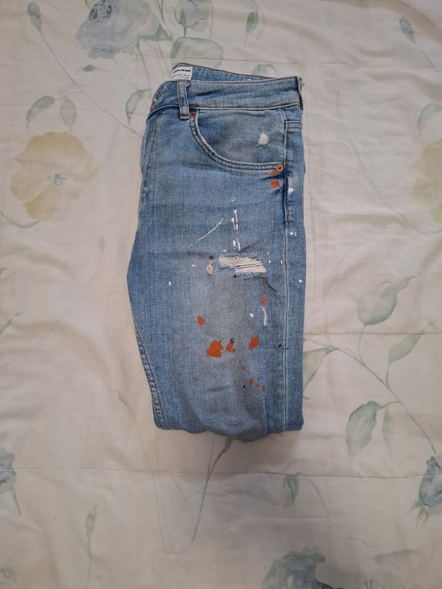 Skinny Jeans Rotos con Pintura