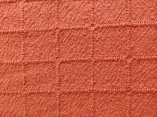 Manta naranja y regalo alfombra y telas