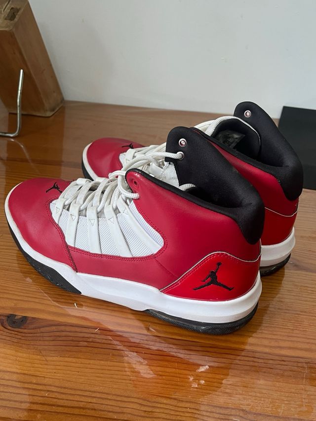 Zapatillas Jordan Jumpman rojas y blancas