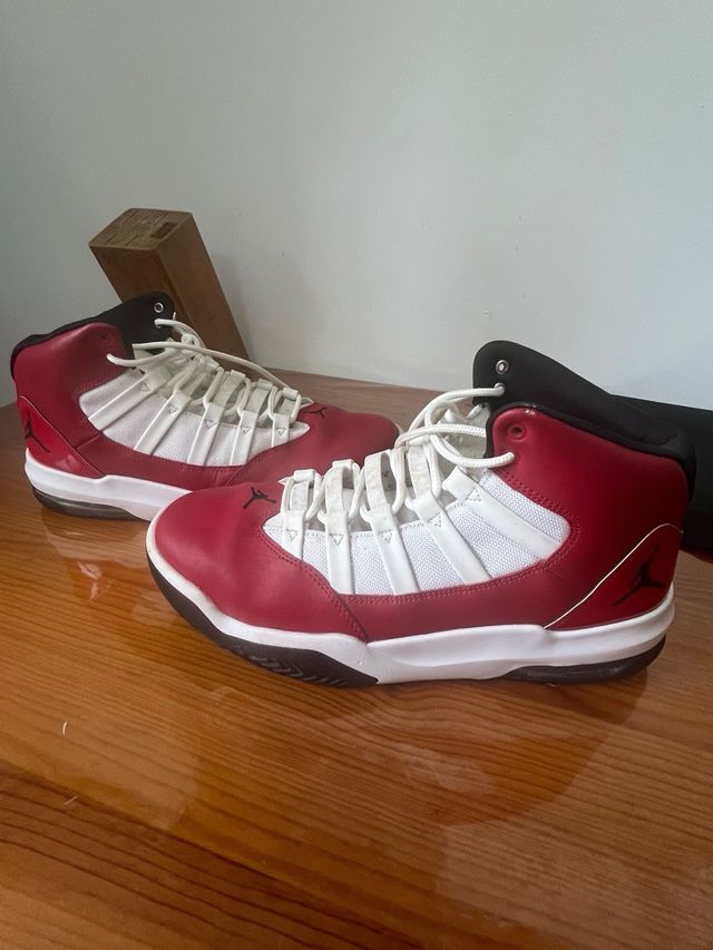 Zapatillas Jordan Jumpman rojas y blancas