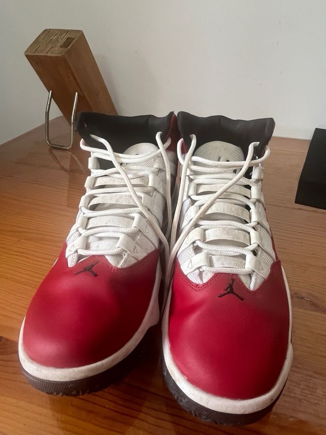 Zapatillas Jordan Jumpman rojas y blancas