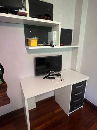 Cama con almacenaje, escritorio y baldas