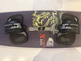 Tabla Kitesurf Airush 126cm. regalo Arnes dakine 