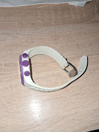 Reloj Lotus blanco y morado 