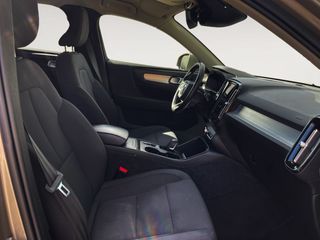 Volvo XC40 Momentum Pro 2WD