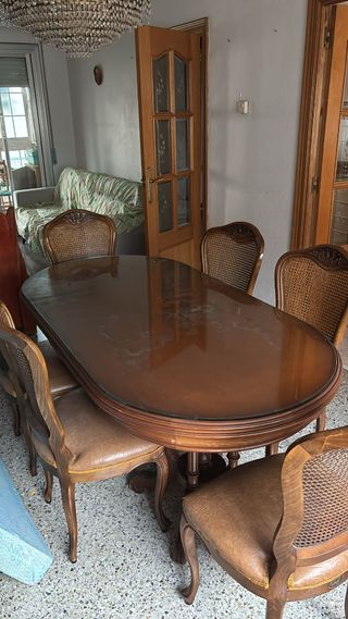 Mesa ovalada de comedor