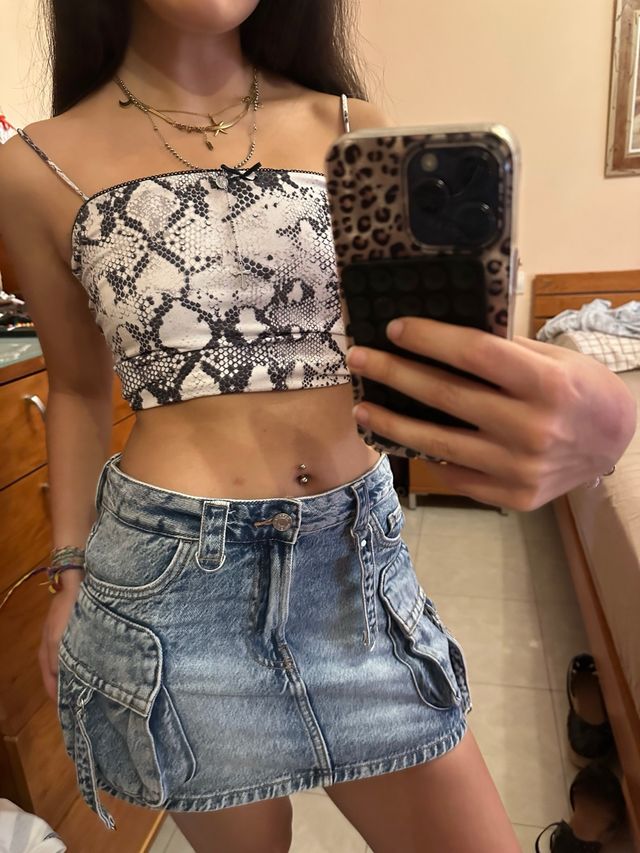 Minifalda vaquera cargo Bershka azul