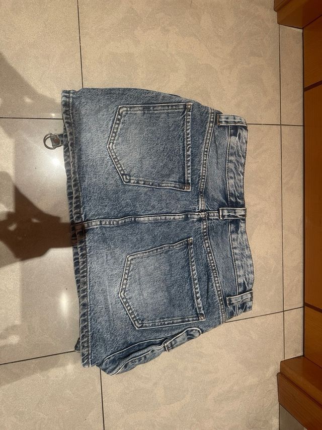 Minifalda vaquera cargo Bershka azul
