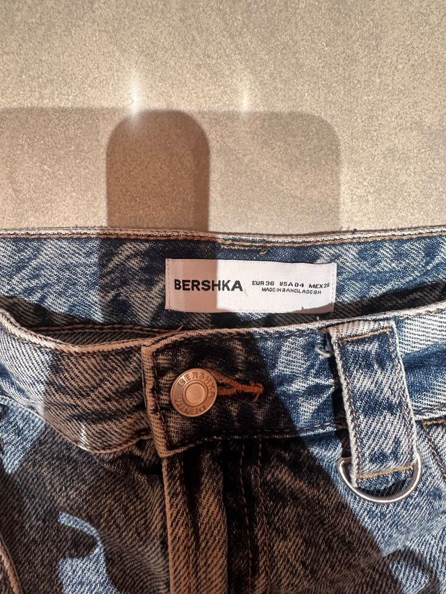 Minifalda vaquera cargo Bershka azul