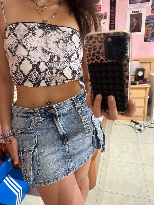 Minifalda vaquera cargo Bershka azul