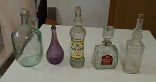 Confezione da 5 bottiglie, alcune vuote VINTAGE.