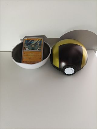 Lata Pokeball + 24 cartas Pokémon