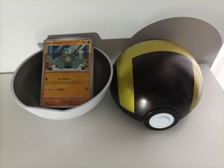 Lata Pokeball + 24 cartas Pokémon