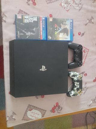 PS4 Pro (PlayStation 4 Pro) - 2 juegos- 2 mandos 