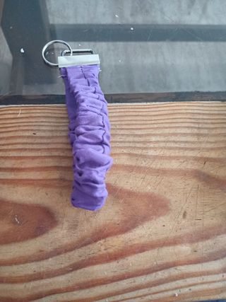 Llavero tela vichy morado