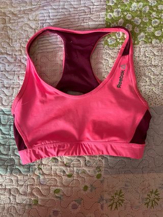 Top deportivo Reebok rosa