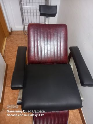 Sillon de barbero en polipielgranate muy comodo