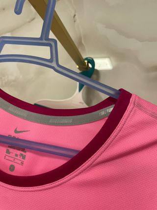 Camiseta Nike rosa talla M running