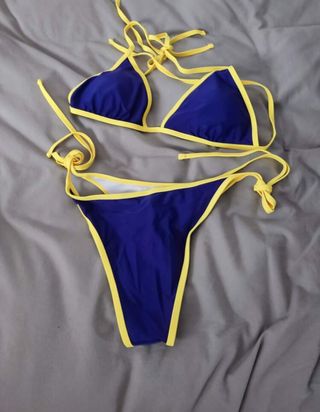Bikini azul y amarillo
