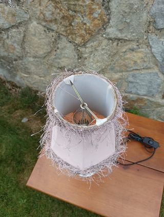 Lampara sobremesa rosa y blanca