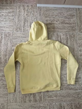 Sudadera amarilla básica