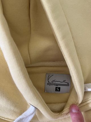 Sudadera amarilla básica