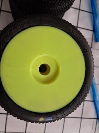 Pneus RC aka Impact - Novos preço dos 3 carros