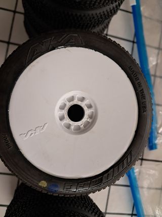 Pneus RC aka Impact - Novos preço dos 3 carros