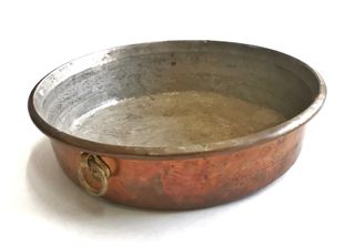 Gran molde antiguo de cobre para hornear. 