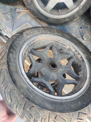 Rueda trasera Kymco Grand Dink 125