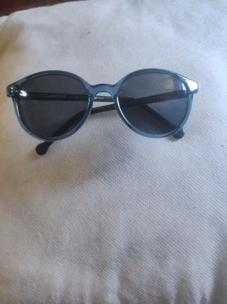 Óculos de sol azuis redondos