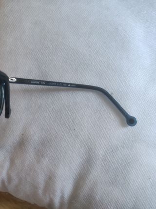 Óculos de sol azuis redondos