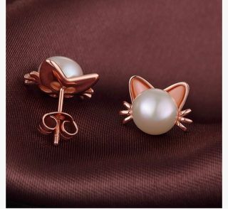 Pendientes gato perla de plata
color oro rosa
